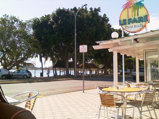 La plage vue du snack
